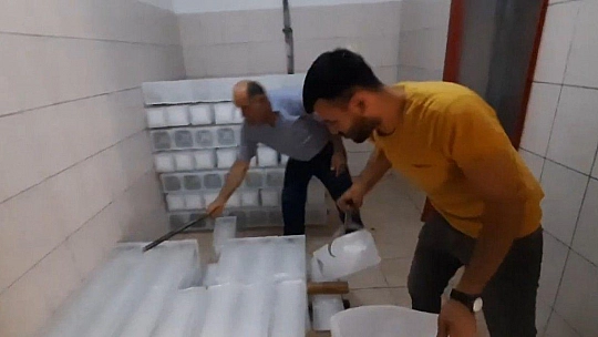 Taşıdıkları Buzlar İle Yürekleri Soğuttular