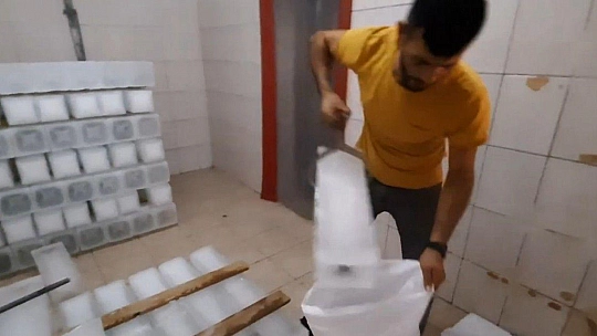 Taşıdıkları Buzlar İle Yürekleri Soğuttular