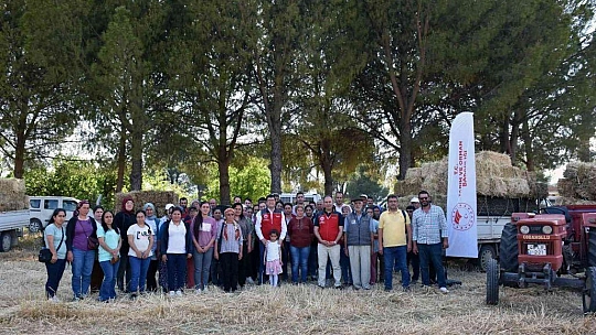 70 kadın üreticiye 700 saman balyası dağıtıldı