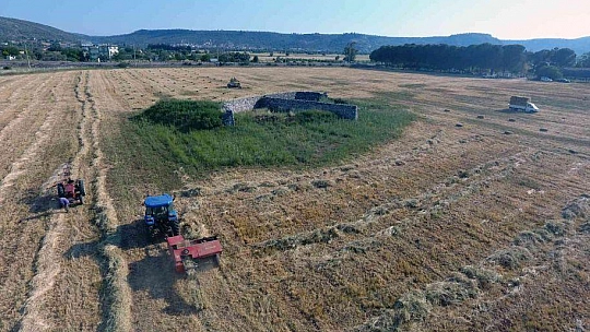 70 kadın üreticiye 700 saman balyası dağıtıldı