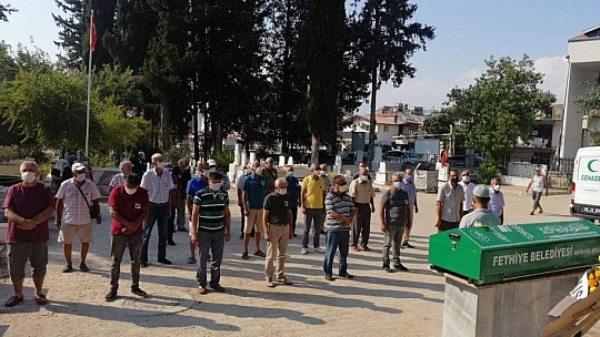 Koro Şefi, Eczacı Akan dualarla son yolculuğuna uğurladı