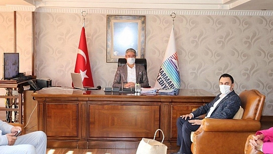 AK Parti heyeti Başkan Oktay ile görüştü