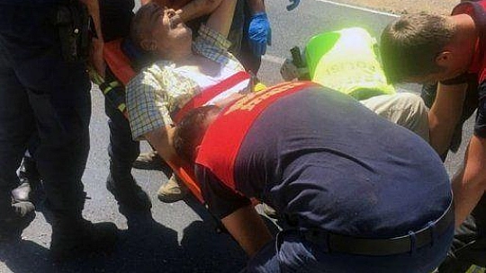 Araçta sıkışan sürücüyü itfaiye kurtardı