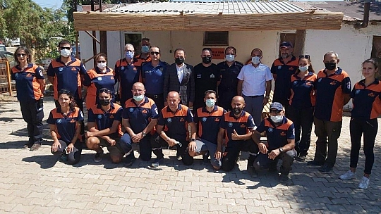 Arama kurtarma ekibinden Kaymakam Çoban'a teşekkür plaketi