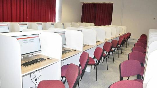 Hayırseverden Üniversiteye bilgisayar bağışı