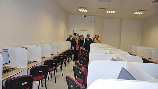 Hayırseverden Üniversiteye bilgisayar bağışı