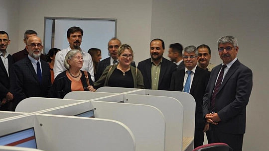 Hayırseverden Üniversiteye bilgisayar bağışı