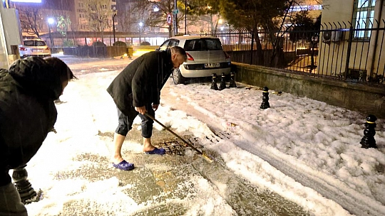 Menteşe'de Sokaklar Beyaza Büründü