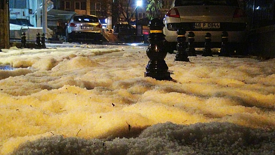 Menteşe'de Sokaklar Beyaza Büründü