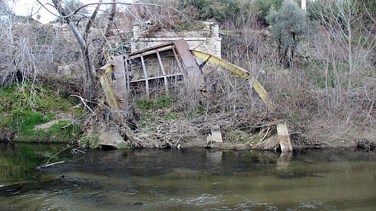 TARİHİ DEMİR KÖPRÜ 14 YILDIR YAPILMAYI BEKLİYOR