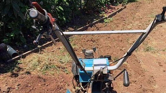 Ayağını çapa makinesine kaptırdı, itfaiye kurtardı