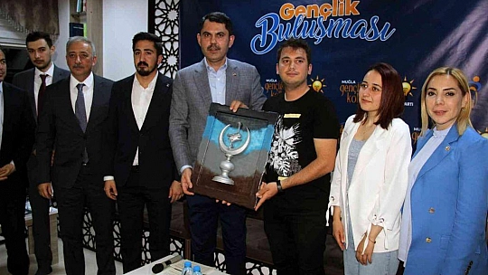 Bakan Kurum gençler ile buluştu