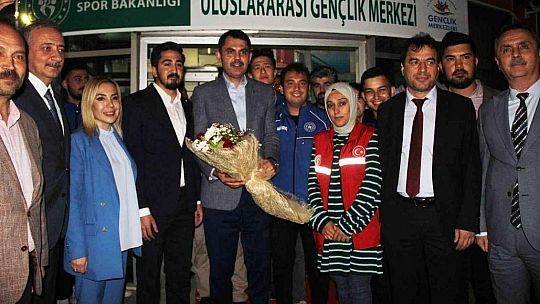 Bakan Kurum gençler ile buluştu
