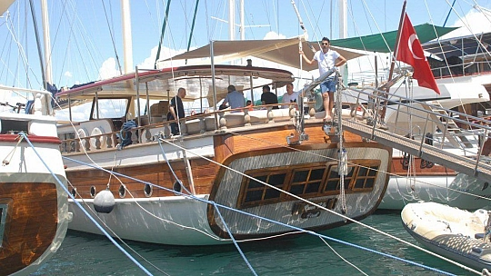 Balıkçılar Ve Ticari Tekneler Demir Aldı