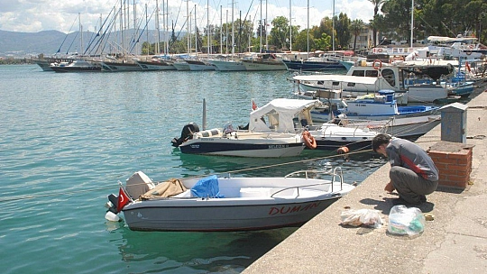 Balıkçılar Ve Ticari Tekneler Demir Aldı