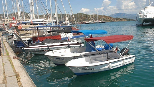 Balıkçılar Ve Ticari Tekneler Demir Aldı