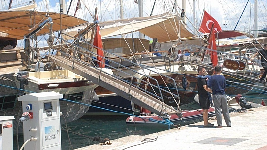 Balıkçılar Ve Ticari Tekneler Demir Aldı