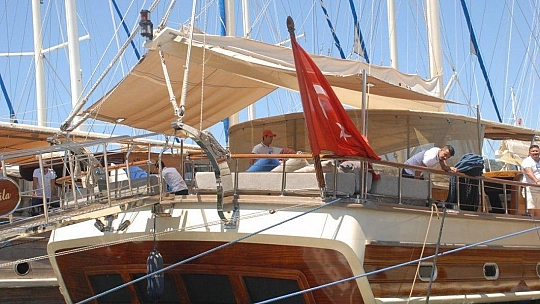 Balıkçılar Ve Ticari Tekneler Demir Aldı