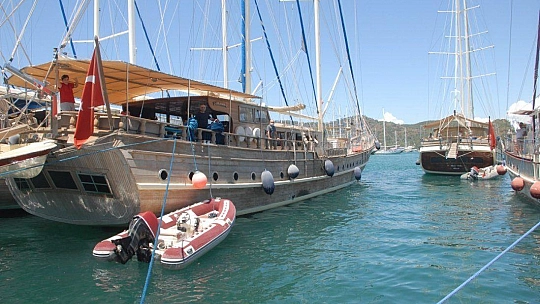 Balıkçılar Ve Ticari Tekneler Demir Aldı