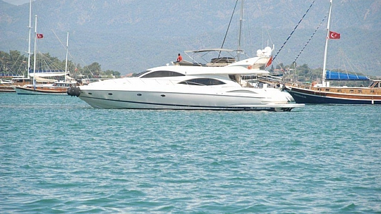 Balıkçılar Ve Ticari Tekneler Demir Aldı