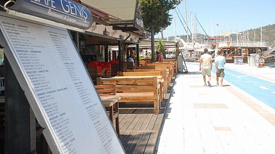 Balıkçılar Ve Ticari Tekneler Demir Aldı