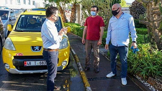 Başkan Aras Görev Başındaki Personelin ve Esnafın Bayramını Kutladı