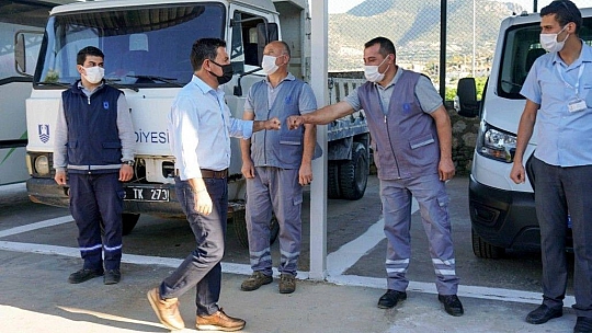 Başkan Aras Görev Başındaki Personelin ve Esnafın Bayramını Kutladı