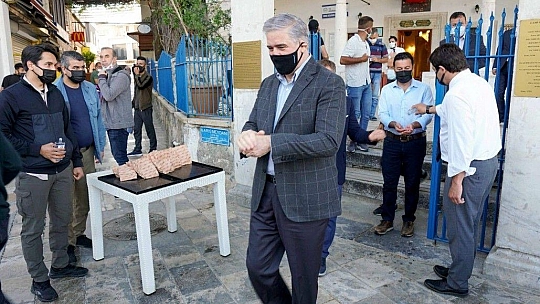 Başkan Aras Görev Başındaki Personelin ve Esnafın Bayramını Kutladı