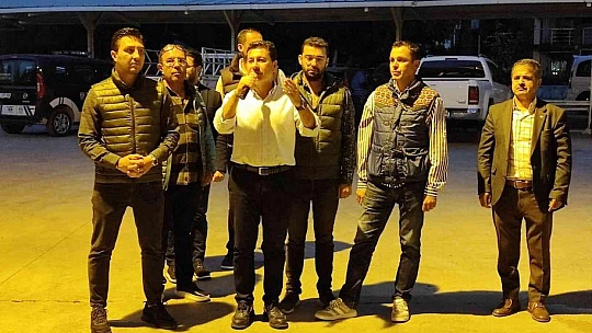 Başkan Aras iftarda yemek servisi yaptı