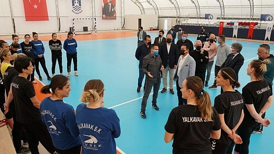 Başkan Aras'tan Yalıkavaksapor'a moral ziyareti