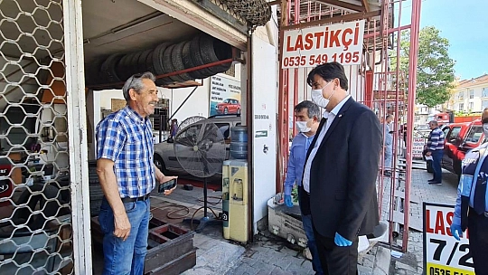 Başkan Karaca Sanayi Esnafına Maske Dağıttı