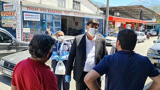 Başkan Karaca Sanayi Esnafına Maske Dağıttı