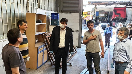 Başkan Karaca Sanayi Esnafına Maske Dağıttı