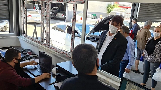 Başkan Karaca Sanayi Esnafına Maske Dağıttı