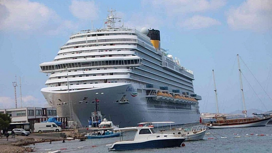 Bodrum'a tarihinin en büyük yolcu gemisi geldi