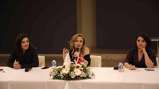 Bodrum'da 'Şiddetsiz Bir Dünya' paneli düzenlendi