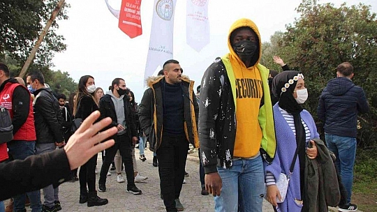 Bodrum'da 200 göçmen, antik kenti gezdi