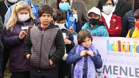 Bodrum'da 200 göçmen, antik kenti gezdi