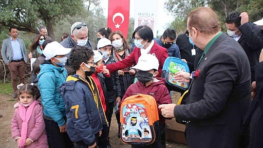 Bodrum'da 200 göçmen, antik kenti gezdi