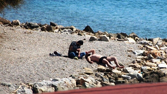 Bodrum'da 3 bin 150 lira cezayı göze alıp denize girdiler, balık tuttular