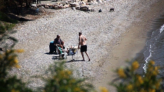 Bodrum'da 3 bin 150 lira cezayı göze alıp denize girdiler, balık tuttular