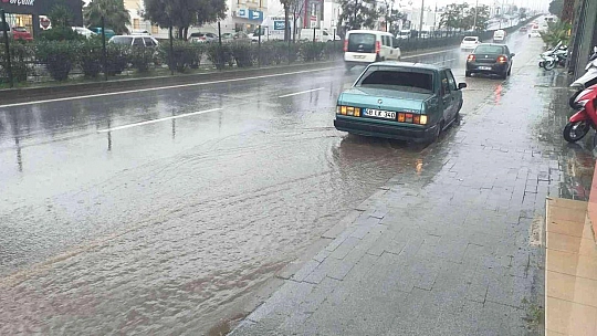 Bodrum'da beklenen yağış başladı