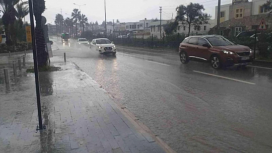 Bodrum'da beklenen yağış başladı