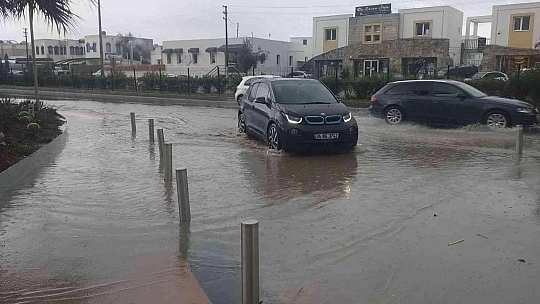 Bodrum'da beklenen yağış başladı