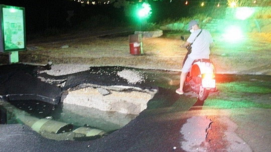Bodrum'da evleri, iş yerlerini su bastı, esnaf isyan etti