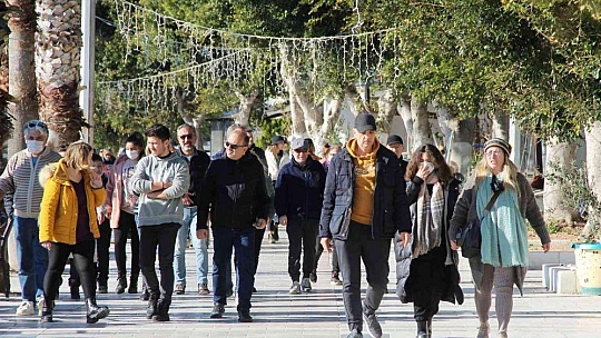 Bodrum'da güneşi gören sahile koştu