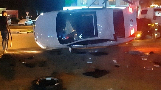 Bodrum'da kavşağa hızlı giren otomobil taklalar attı: 4 yaralı