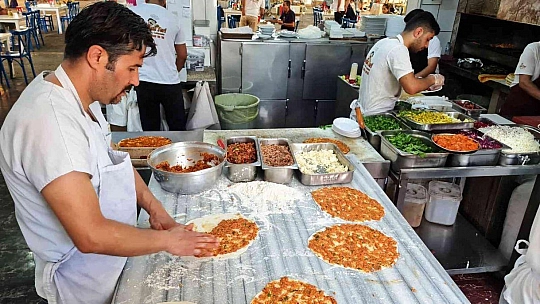 Bodrum'da lahmacun fiyatı 20 kilometre içerisinde 15 liradan 400 liraya çıkıyor