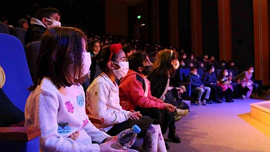 Bodrum'da öğrencilere tiyatro etkinliği sürüyor