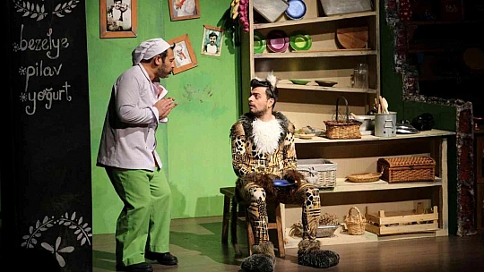 Bodrum'da öğrencilere tiyatro etkinliği sürüyor